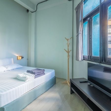 Bunny Burrow Hostel Bangkok Bagian luar foto