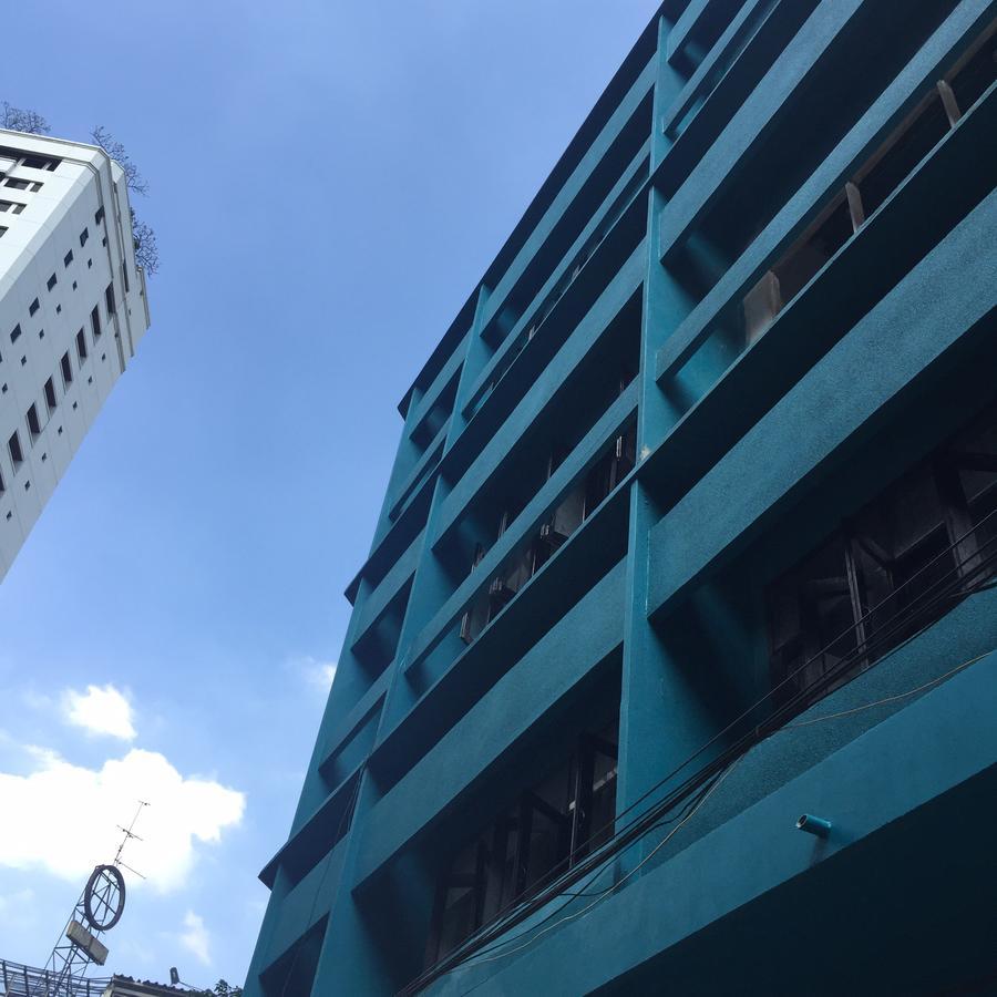 Bunny Burrow Hostel Bangkok Bagian luar foto