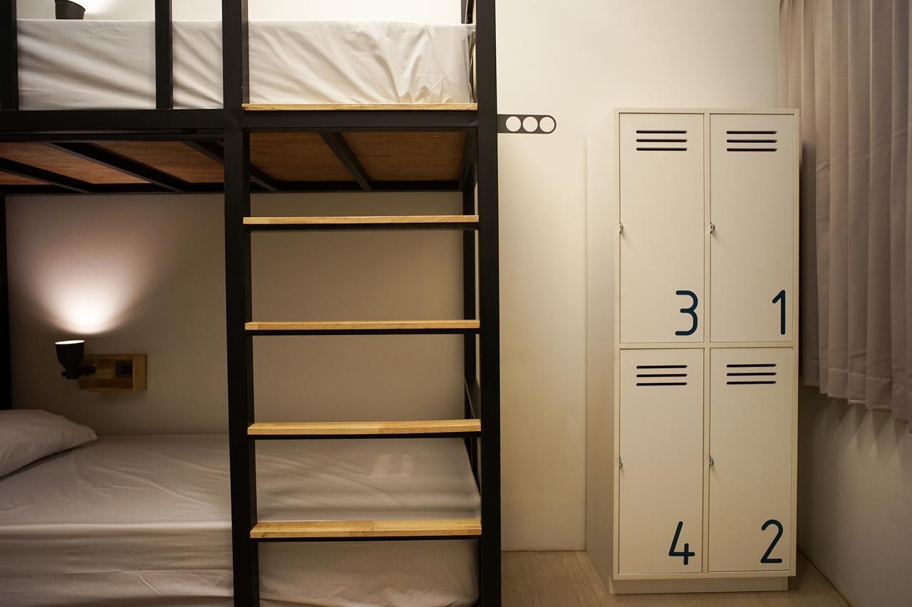 Bunny Burrow Hostel Bangkok Bagian luar foto