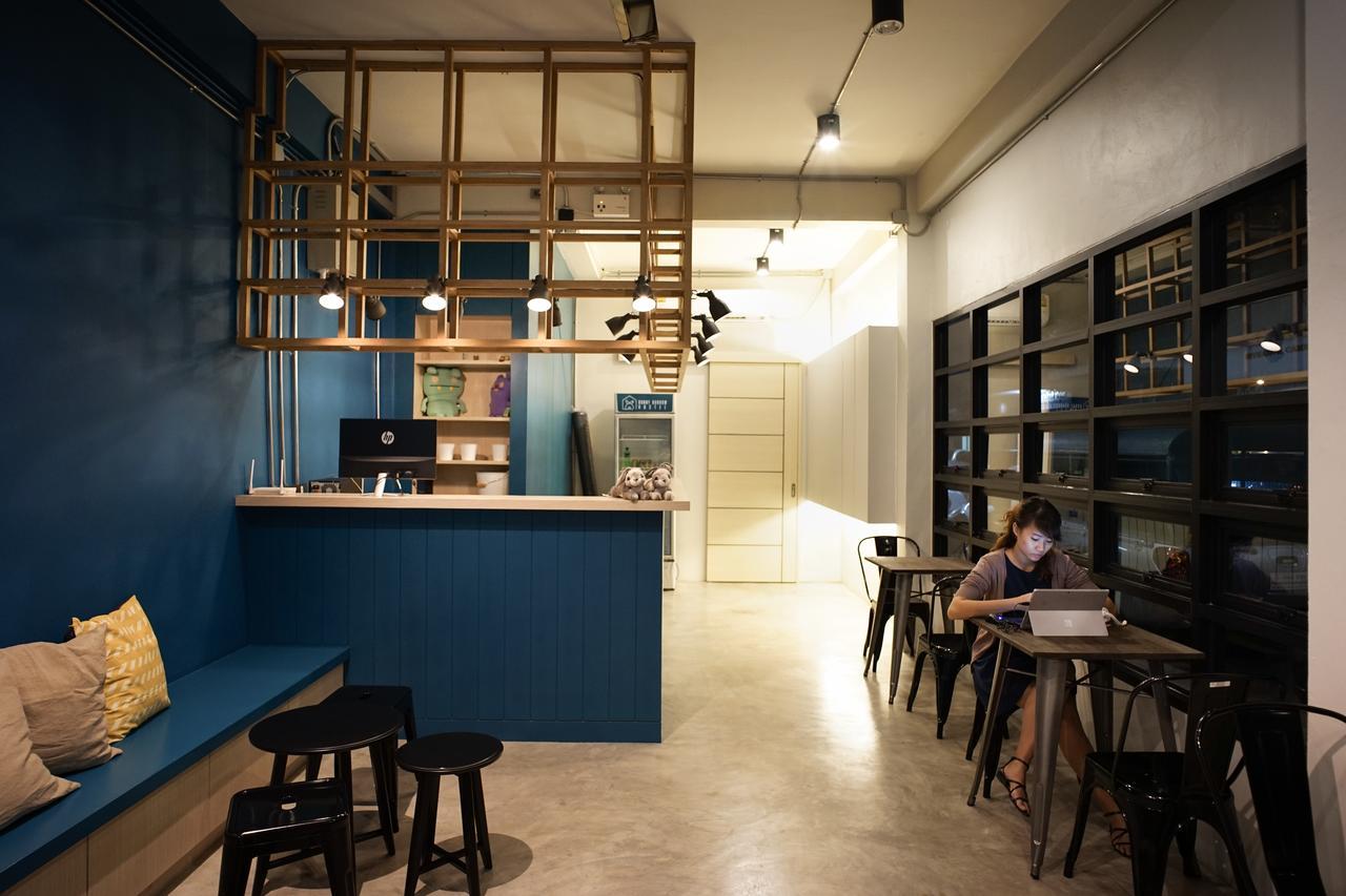 Bunny Burrow Hostel Bangkok Bagian luar foto