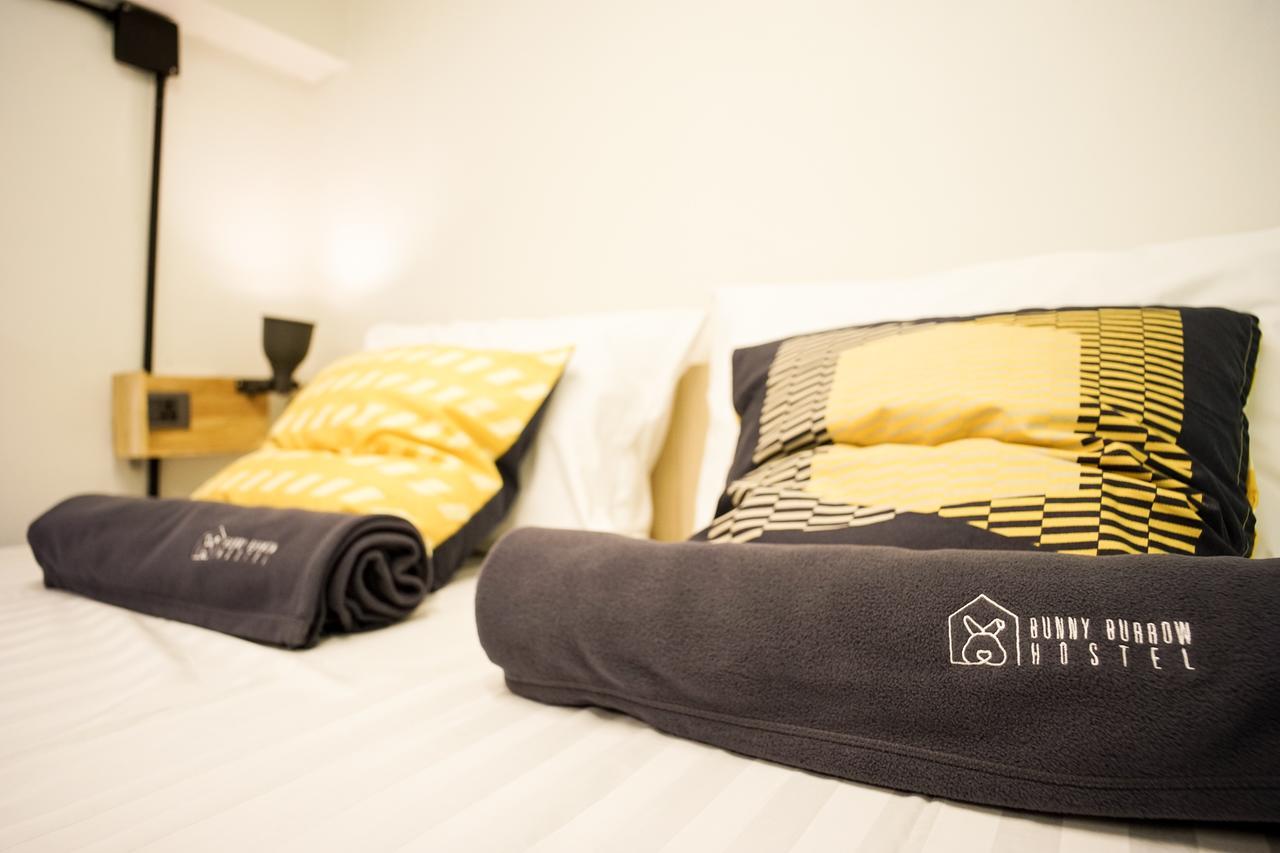 Bunny Burrow Hostel Bangkok Bagian luar foto