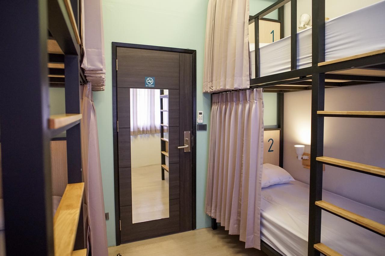 Bunny Burrow Hostel Bangkok Bagian luar foto
